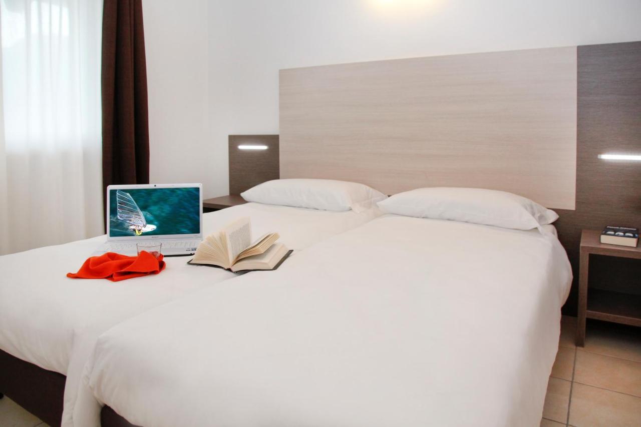 Residence Maroadi Torbole Sul Garda Szoba fotó